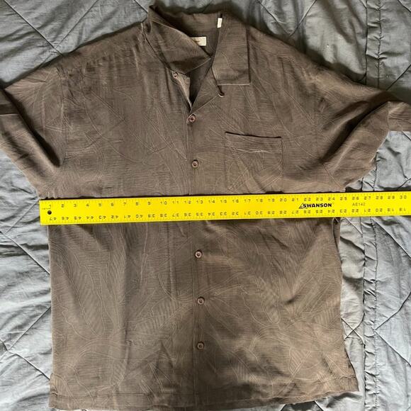 Tommy Bahama Short-sleeve Button-up Collared Shirt with Palm Tree Print. XL. - Picture 11 of 11